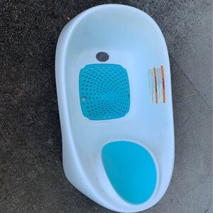 Infant Bath Tub with Aqua Highlights